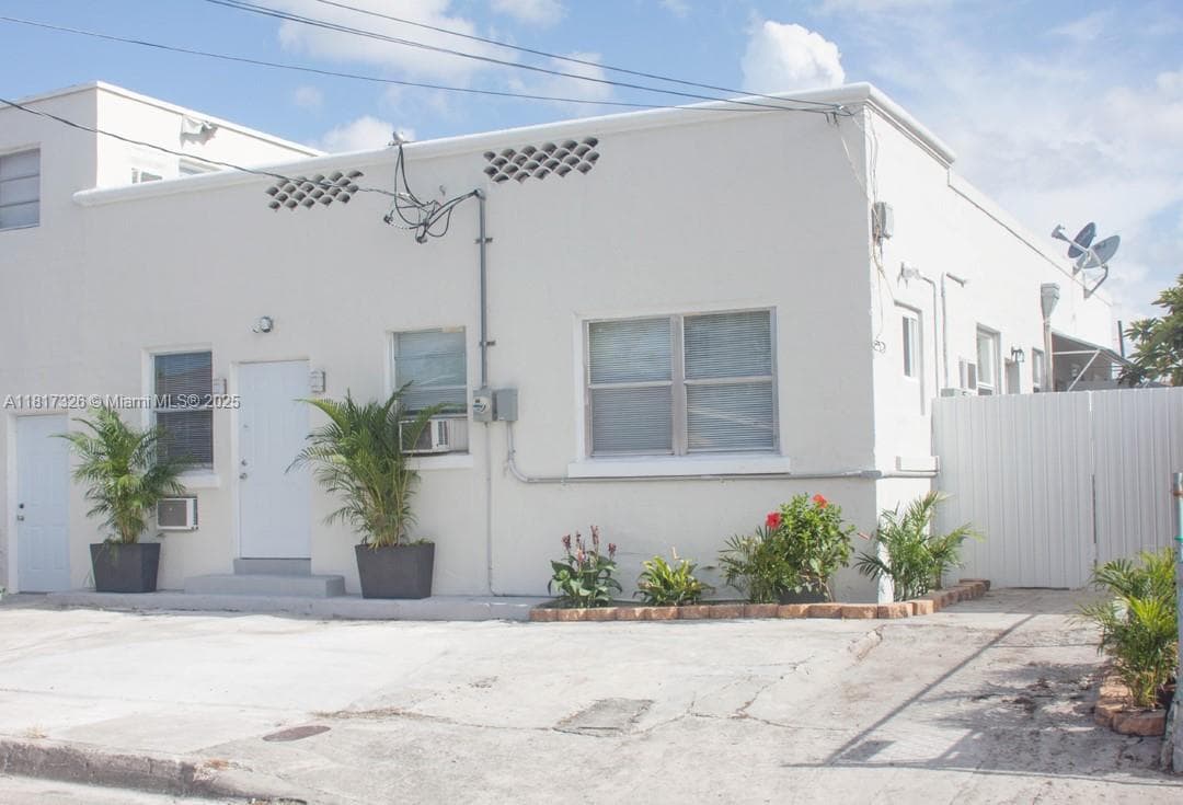 Primary Photo - 1827 NW Flagler Terrace