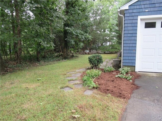 Building Photo - 175 Chestnut Dr