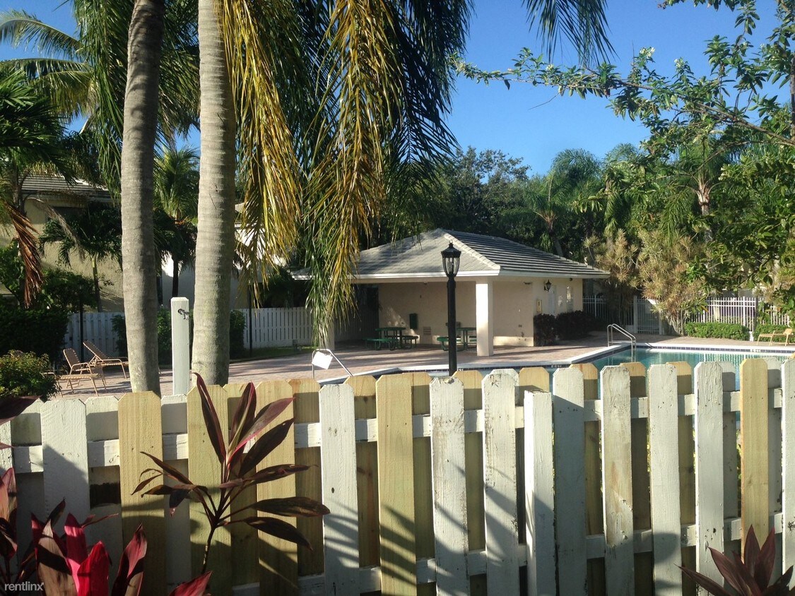 Building Photo - 840 NW 98th Ave