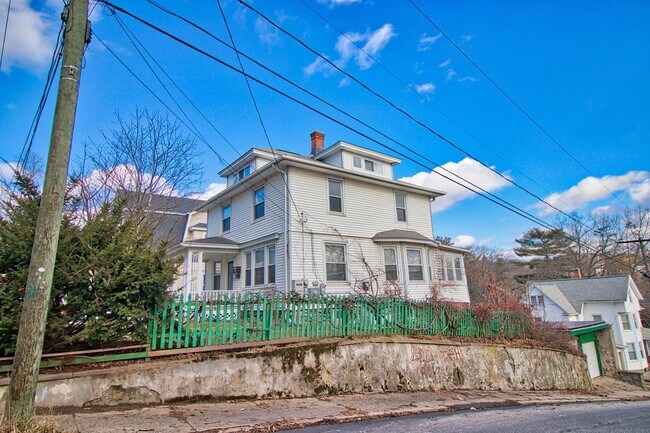 Building Photo - 4 Clifton Ave