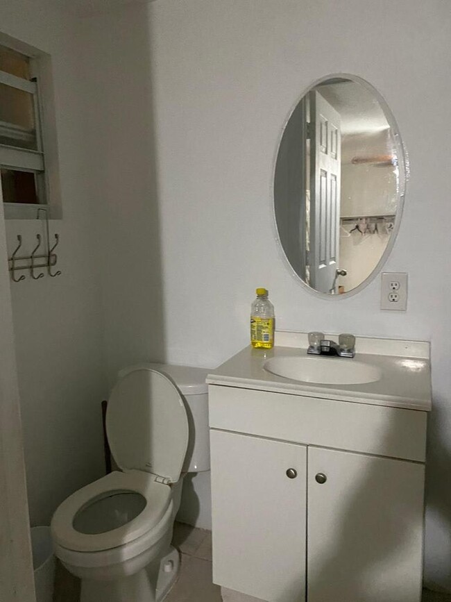 Foto del edificio - 12401 West Okeechobee Road, Unit 1