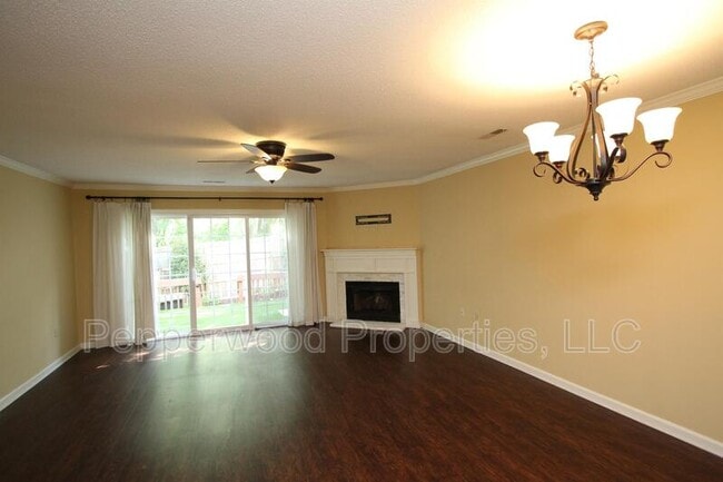 Building Photo - 8 Somersett Dr