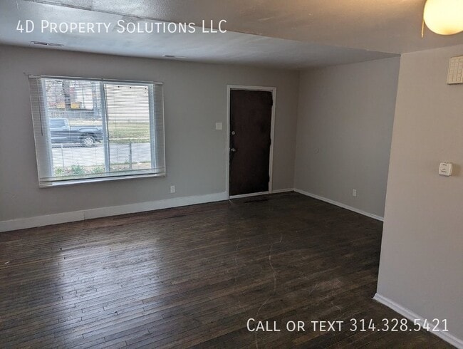 Building Photo - Charming 3-Bedroom Home in St. Louis - Per...