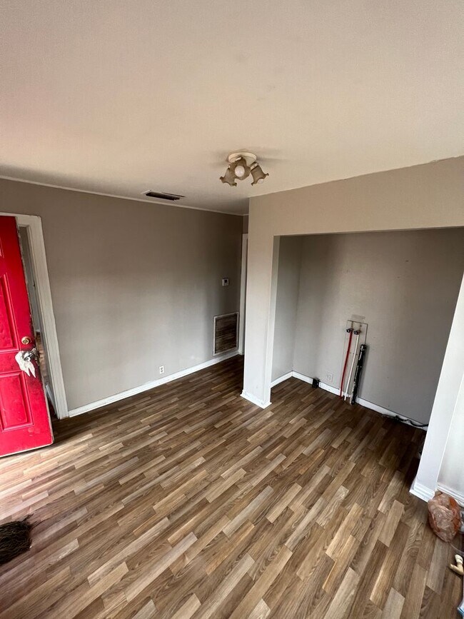 Foto del edificio - 3 Bedroom ready to go with Central Air and...