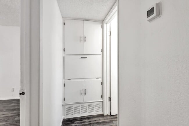 Interior Photo - *End mgmt 07.05.2025* Sheraton Arms Apartm...