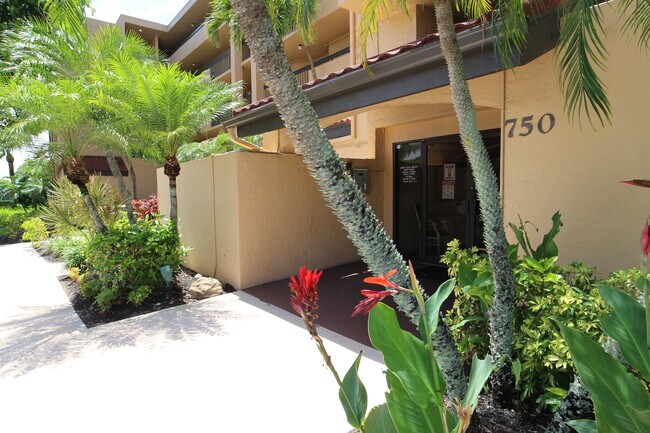 Building Photo - 750 Egret Cir