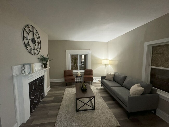 Building Photo - Newly Renovated 3 Bedroom House with Finis...