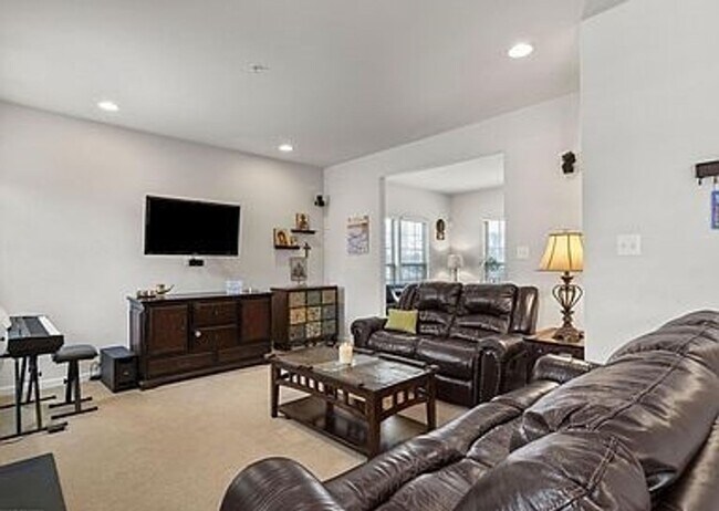Foto del edificio - Gorgeous 4BR/2.5BA located in Warrington! Available NOW!