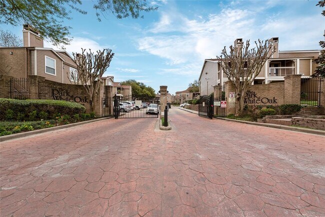 Building Photo - 1860 White Oak Dr