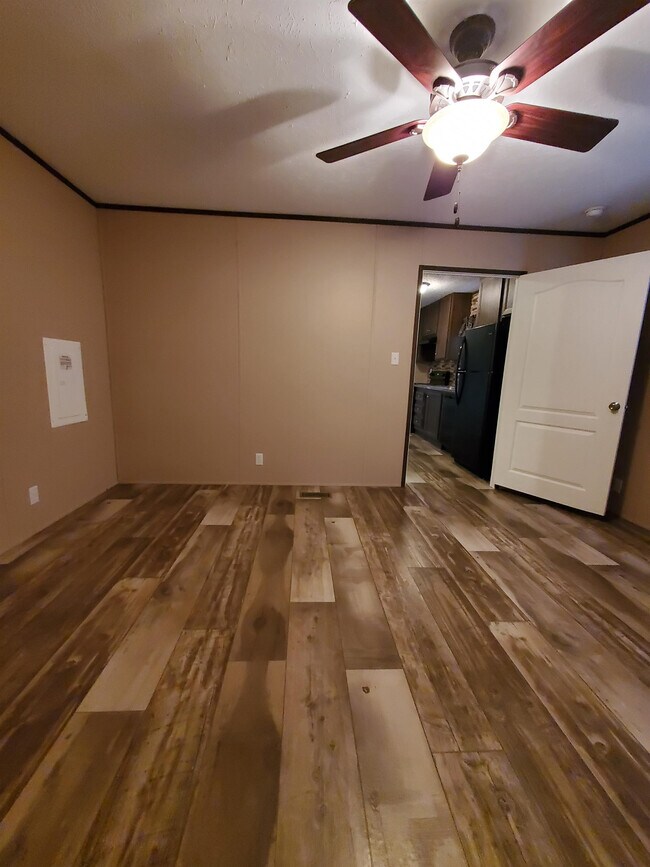 Foto del edificio - 351 Golden Dale Dr