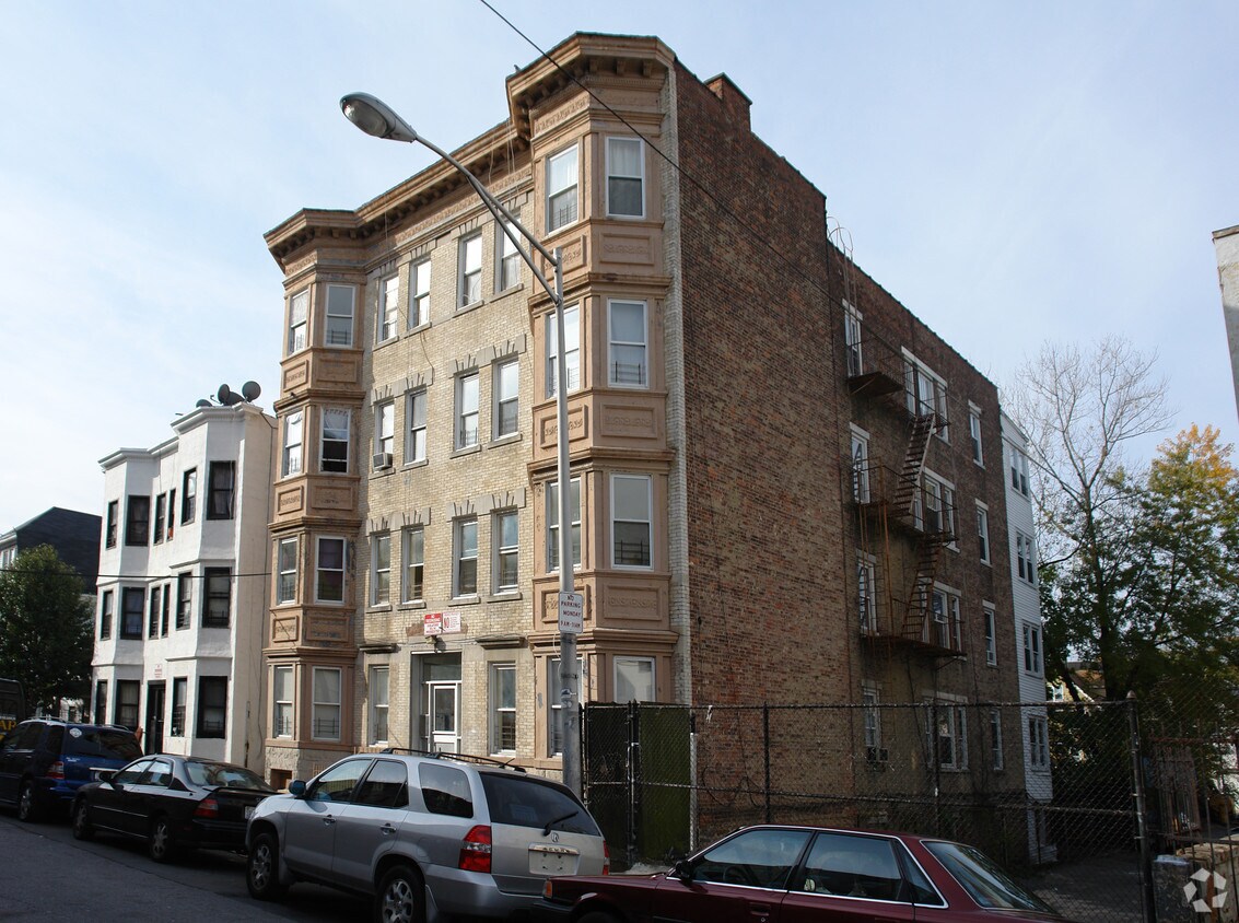 Primary Photo - 69 Hamilton Ave
