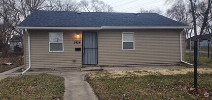 Building Photo - 2924 Central Dr
