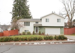 Building Photo - 810 Highland St