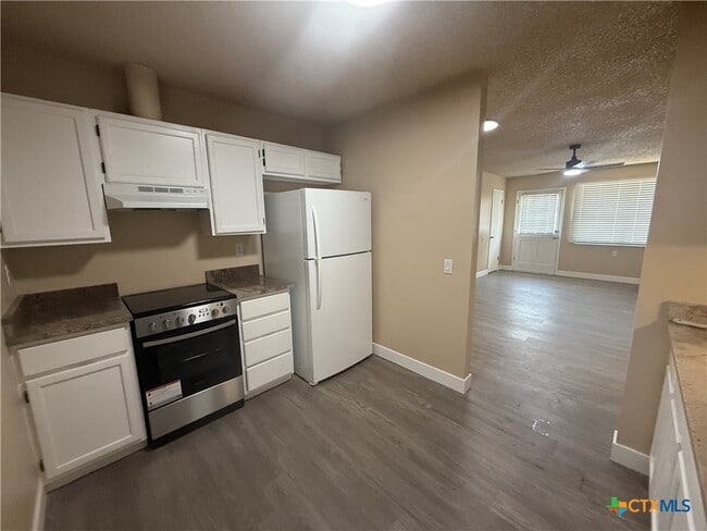 Building Photo - 301 Rockwood Dr