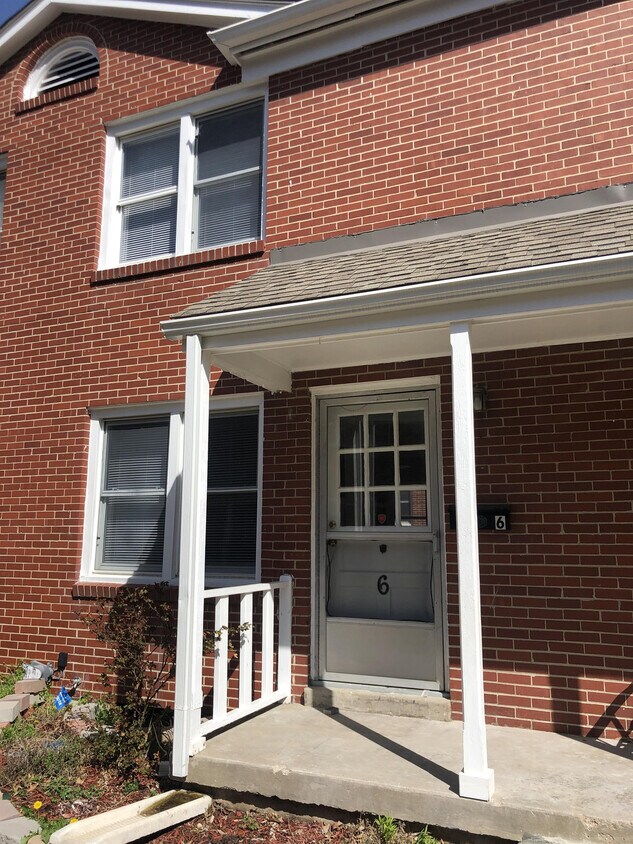 Foto principal - 1818 S Vermont Ave