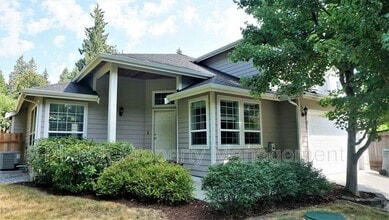 Building Photo - 2500 NE Helm St