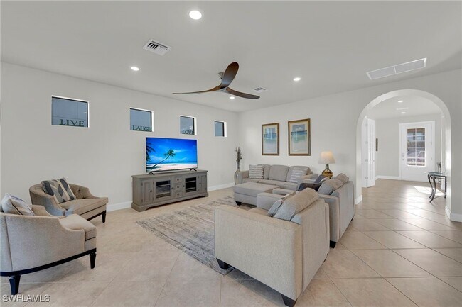 Foto del edificio - 19912 Beverly Park Rd