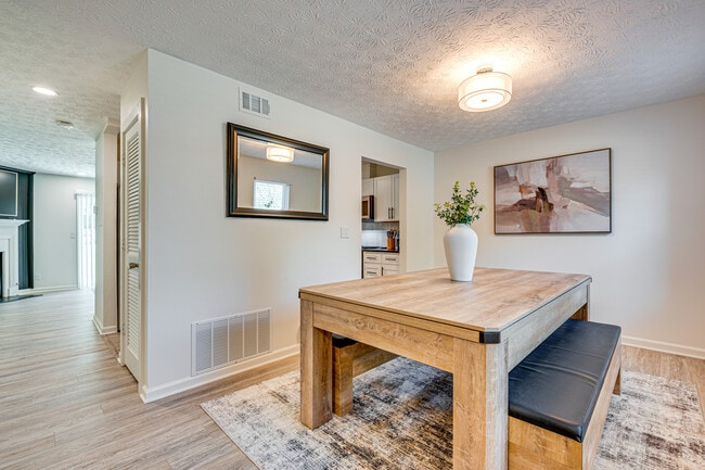 Building Photo - 2056 Sitser Ln