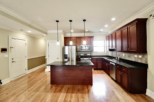 Foto del edificio - 5528 S Indiana Ave