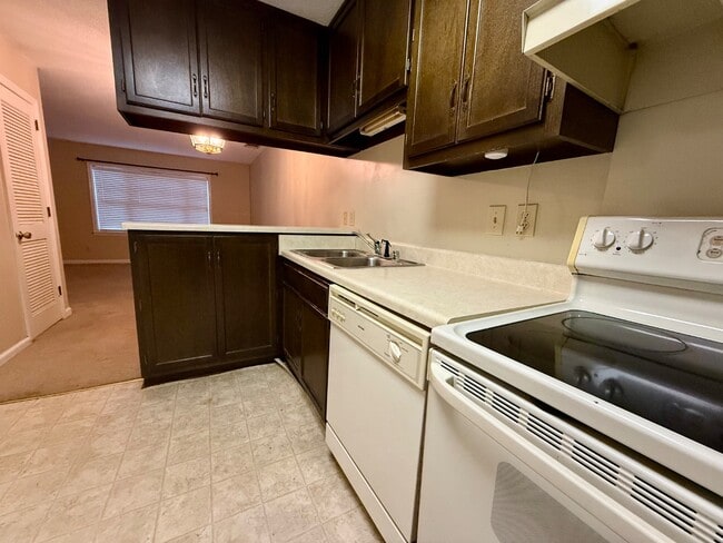 Foto del edificio - 2040 Woodlawn Dr SW