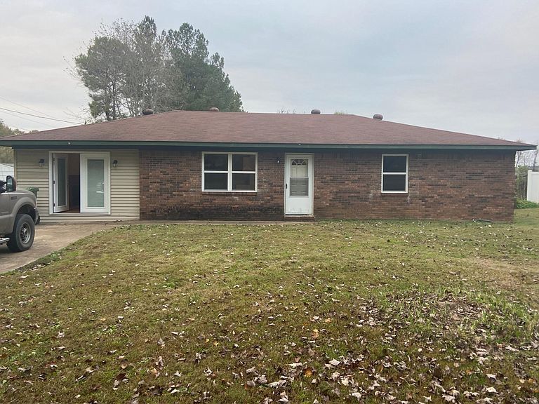 15 Milan Hwy, Humboldt, TN 38343 House Rental in Humboldt, TN