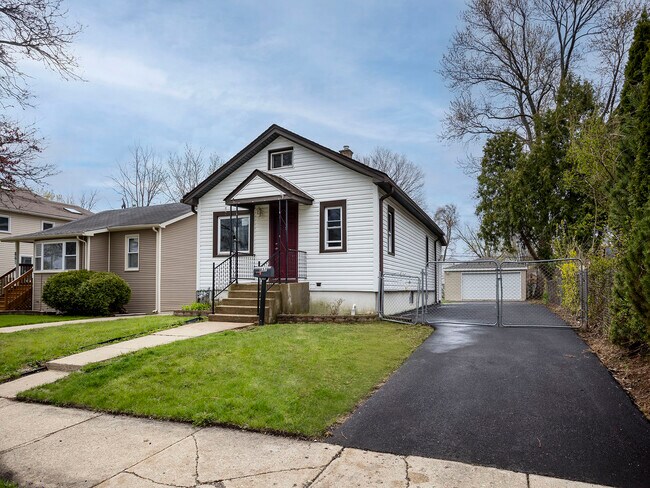 Building Photo - 857 North Ave