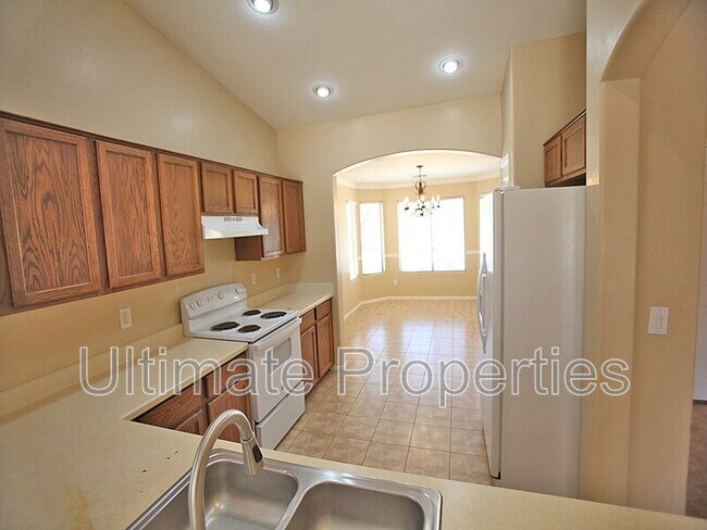 Building Photo - 2333 W Maldonado Dr