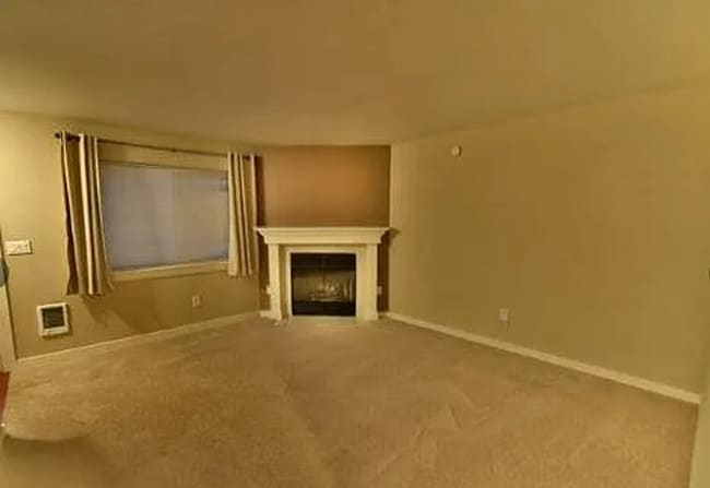 Photo - 1Bd/1.5Ba Everett Townhouse