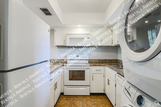 Building Photo - 4050 E Cactus Rd