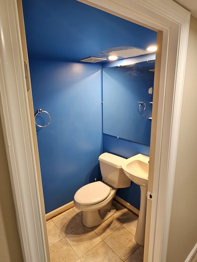 Bathroom - 3503 Dunnington Rd
