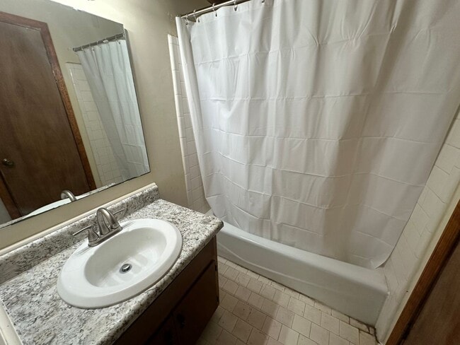 Foto del edificio - 2 story townhome off E Park!