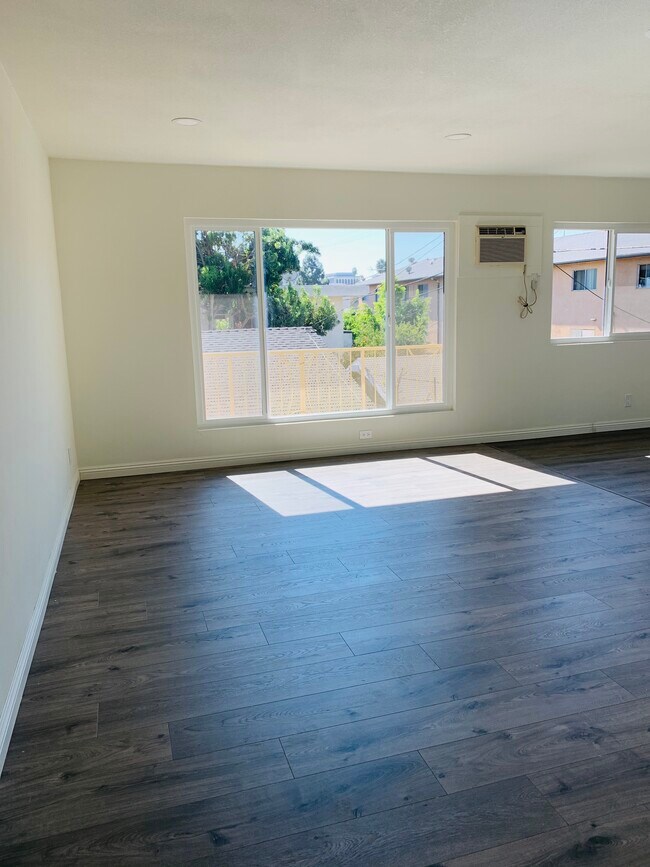 Foto del edificio - 321 S Harvard Blvd