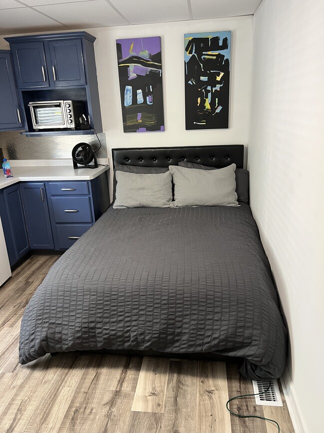 Building Photo - 2388 West Lawn Ave