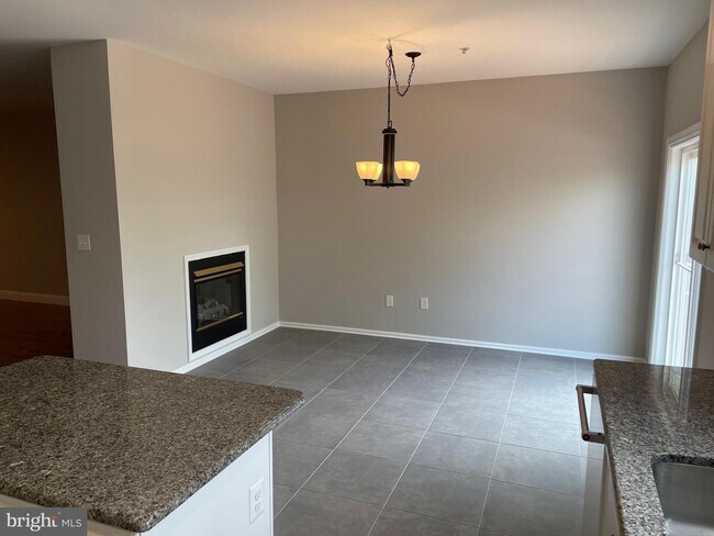 Building Photo - 601 Fawn Cir