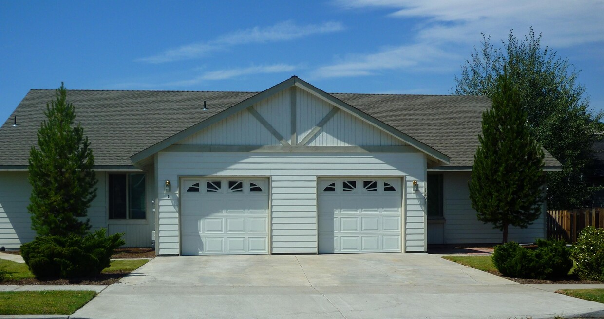 Primary Photo - 1297 NE Dawson Dr