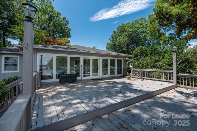 Foto del edificio - 5006 Kiser Island Rd