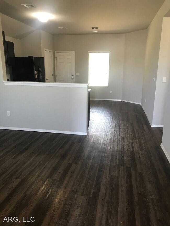 Building Photo - 3 br, 2 bath House - 800 Monarch Way