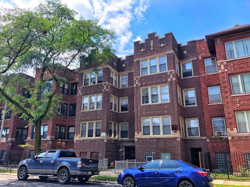 Primary Photo - 7220 S Yates Ave