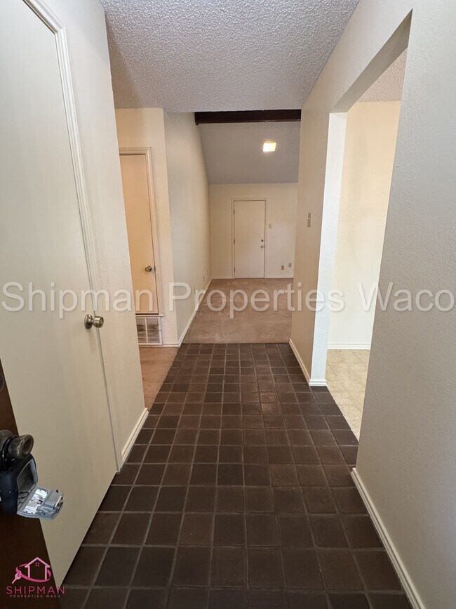 Building Photo - 919 La Porte Dr