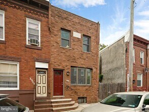 Building Photo - 2527 S Marshall St