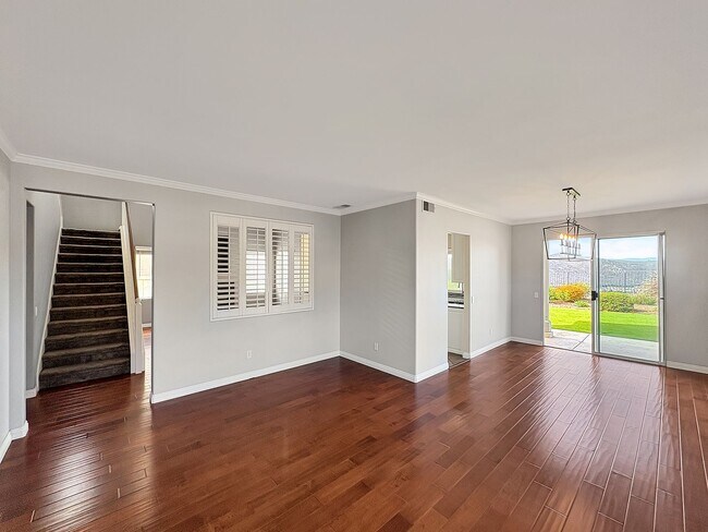 Foto del edificio - Beautiful 4B/3BA house w/ large backyard i...