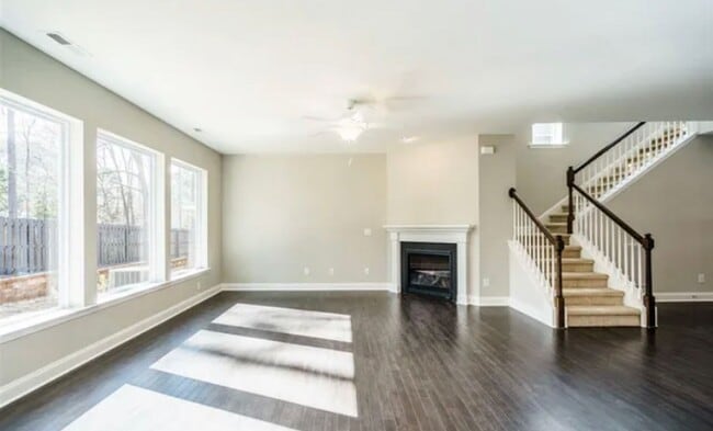 Building Photo - Beautiful & Open 4 Bedroom + 2.5 bath home...