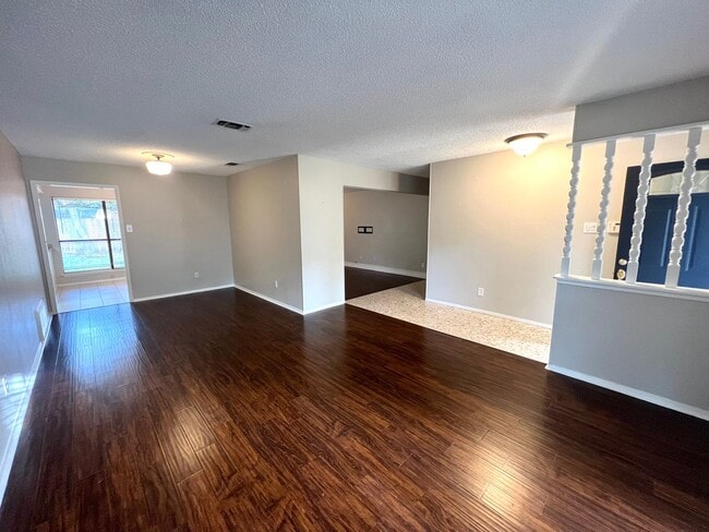 Building Photo - Charming single-story home with 4 bedrooms and 2 bathrooms for rent in neighborhood of Anderson M...