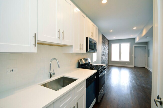 Foto del edificio - 2721 W Division St