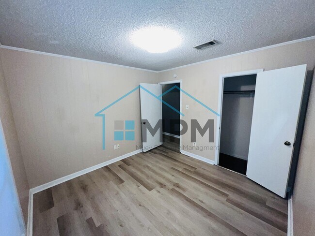 Foto del edificio - 105 Hilltop Dr