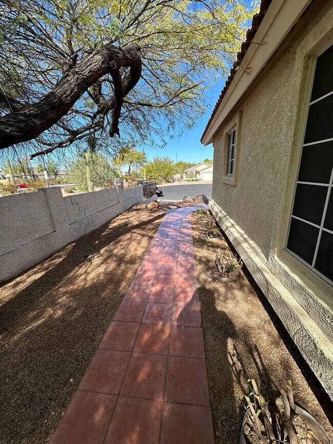 Foto del edificio - 3 BEDROOM HOUSE IN RED MOUNTAIN RANCH