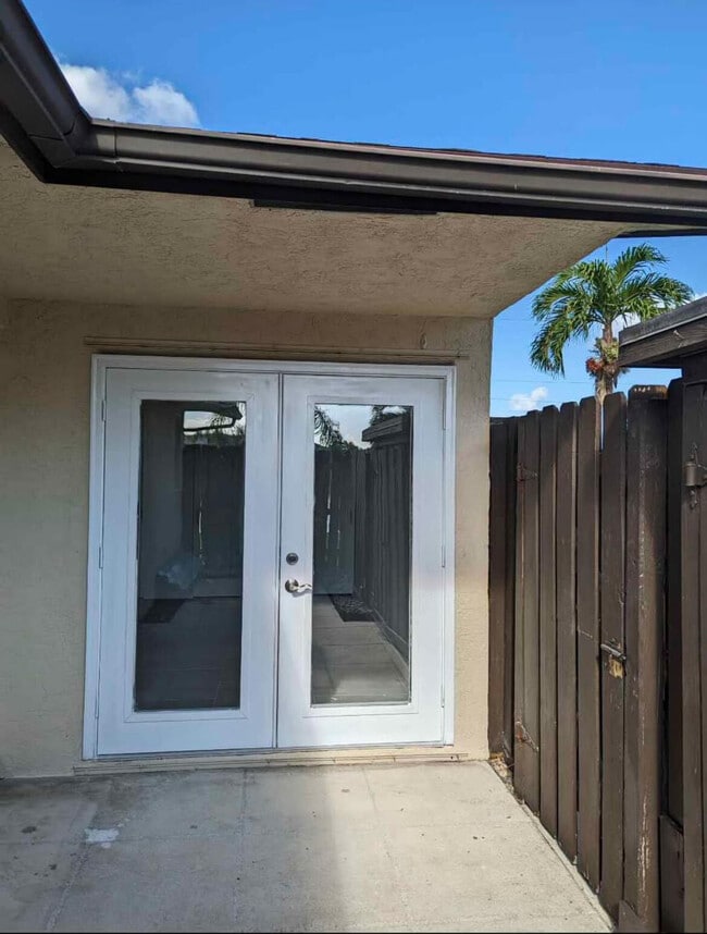 Building Photo - 1504 Waterview Cir