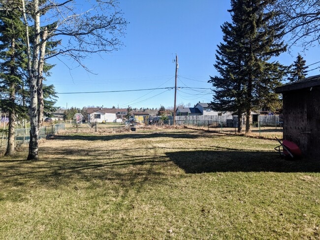 Building Photo - 1616-1102 102 Ave