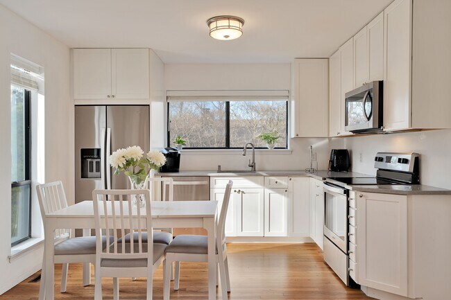 Foto del edificio - 82 Hillside Dr E
