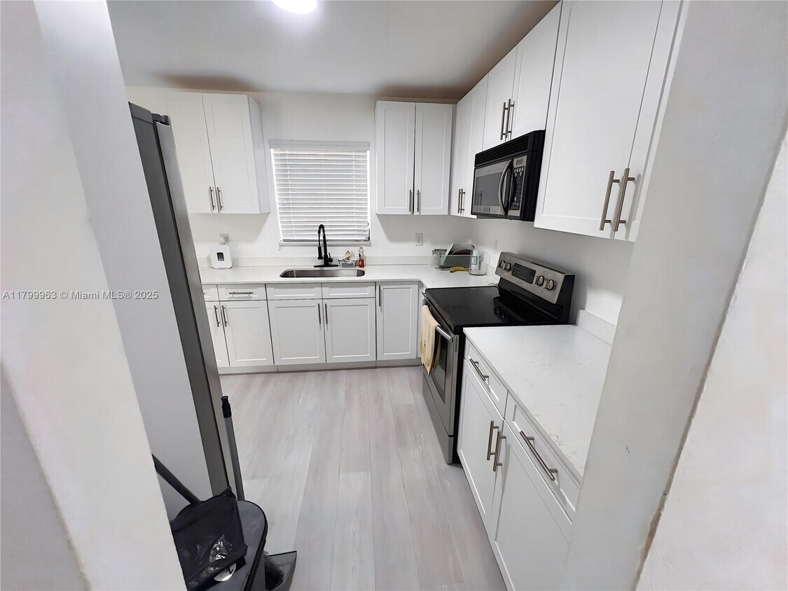 Primary Photo - 3361 NW 5th Pl